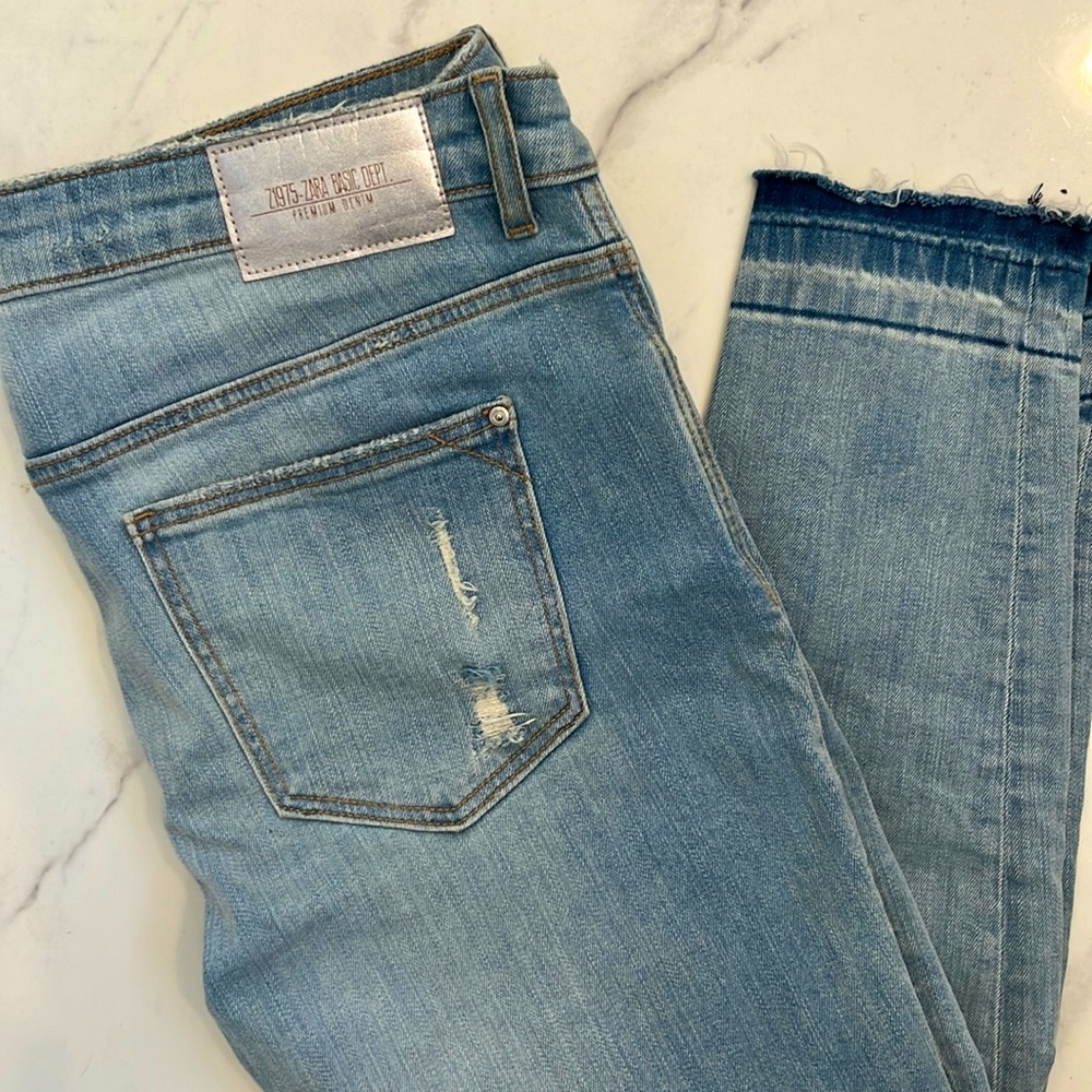 Zara Light Wash Distressed Jeans